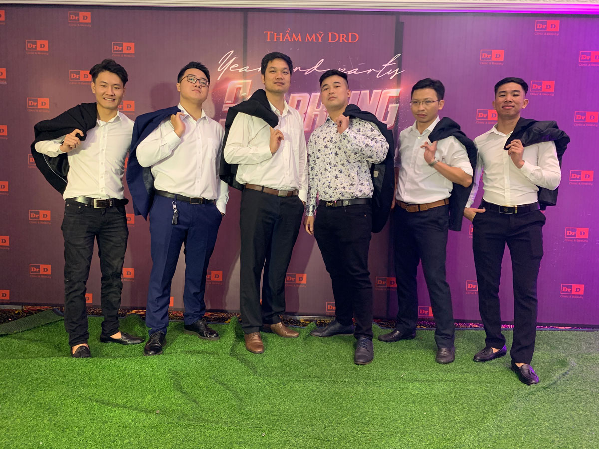 Team Phòng mổ lúc nào cũng "chất như nước cất" nhờ các hot boy bụng bự